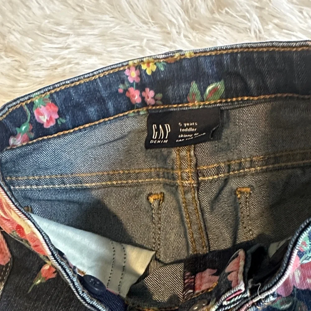 🎀🆕 GAP Girls Dark Blue Floral Jeans 5T